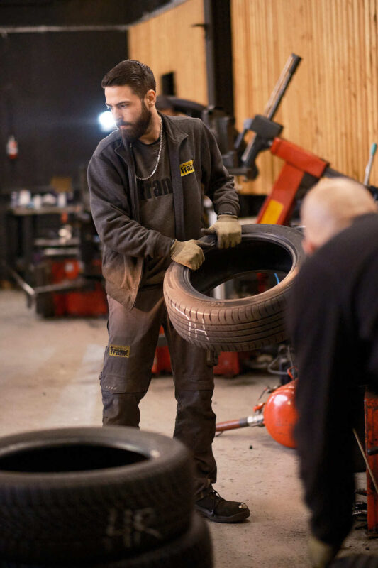 Reifenmontage in der Werkstatt